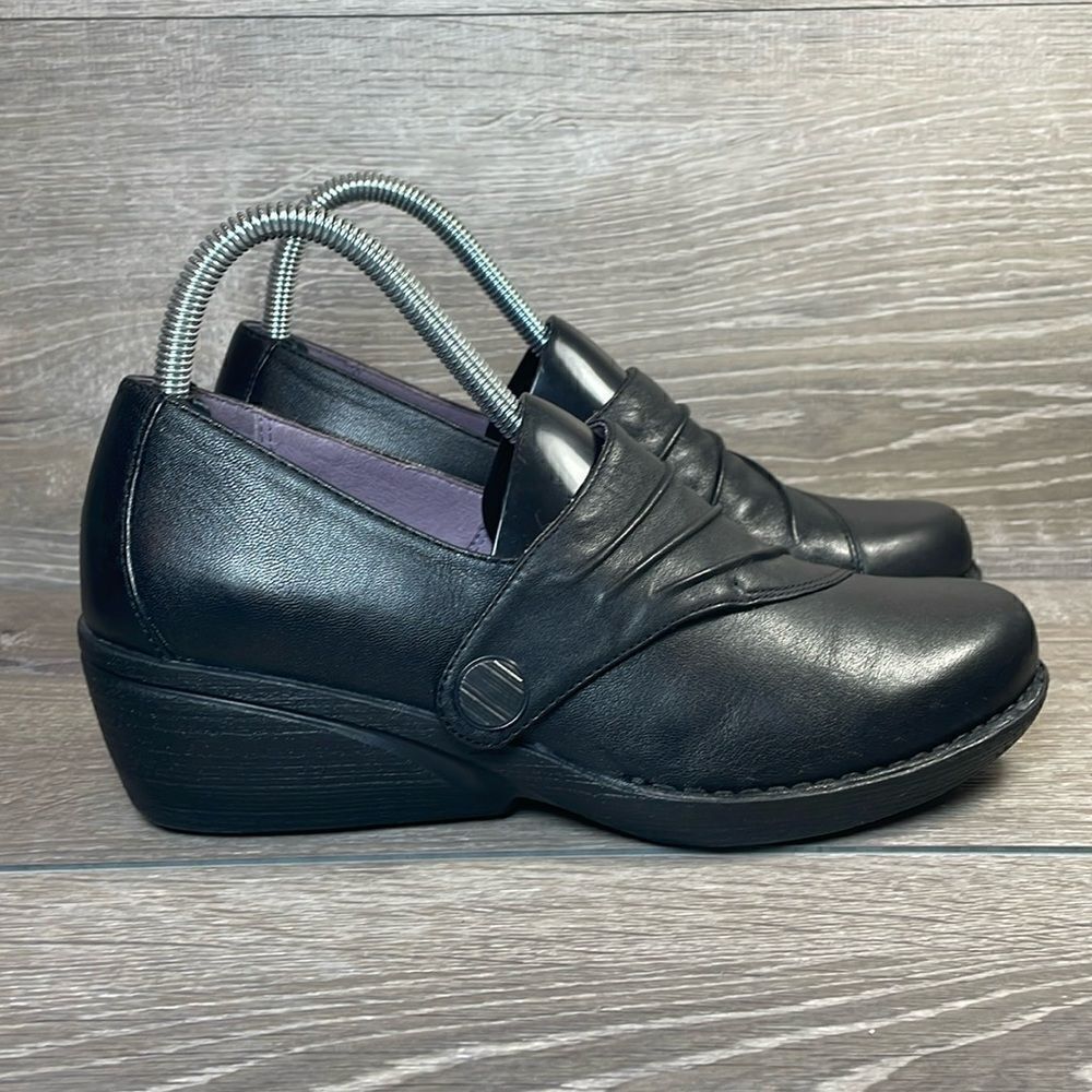 Dansko Aimee Napa Black Leather Women’s Sz 7.5-8/EU 38 Alt Closure Wedge Clogs